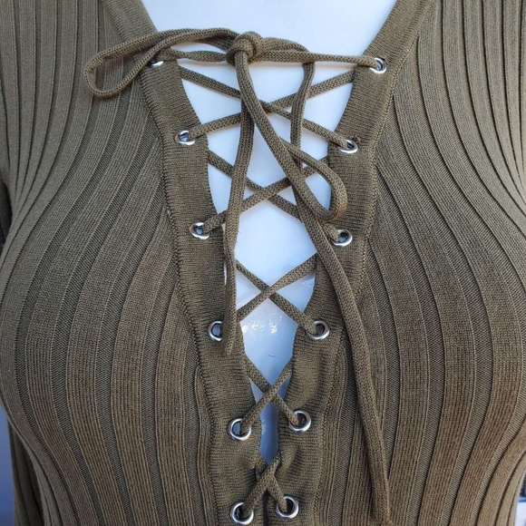 FOREVER 21 LONG SLEEVE OLIVE BODYSUIT SZ S - Picture 4 of 5